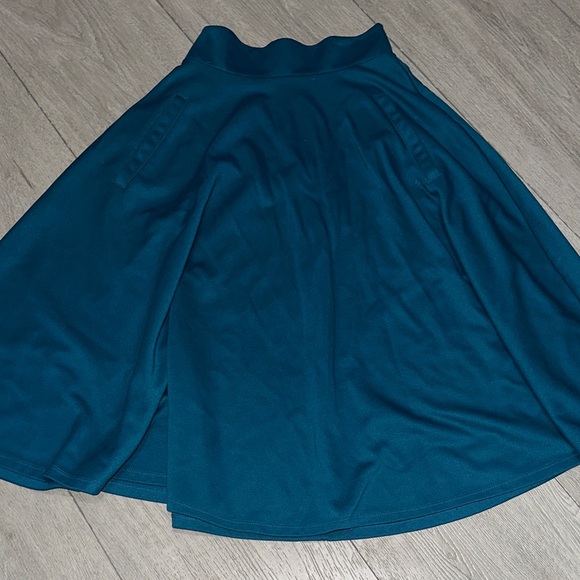 H&M Dresses & Skirts - H&M Teal A-LINE MIDI SKIRT size XS
